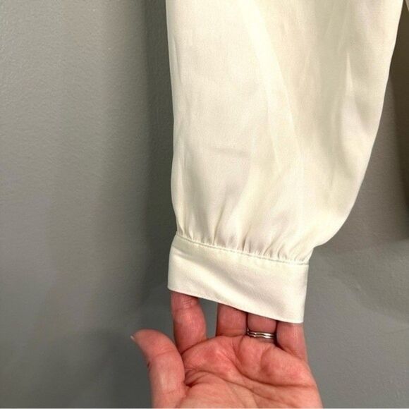 The Limited Women’s size small white silky feel long sleeve blouse 532B3 - Picture 7 of 11